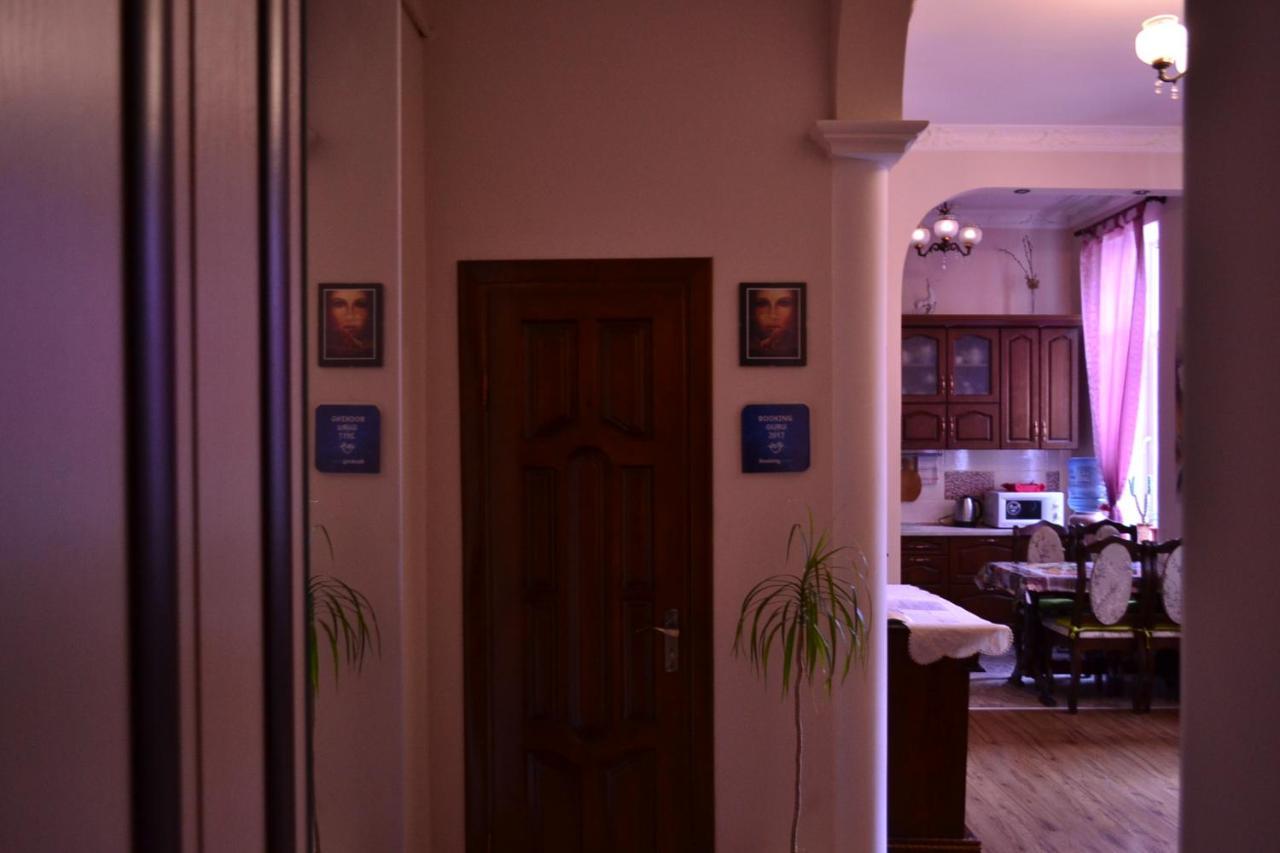 On Shevchenka Boulevard Apartment *